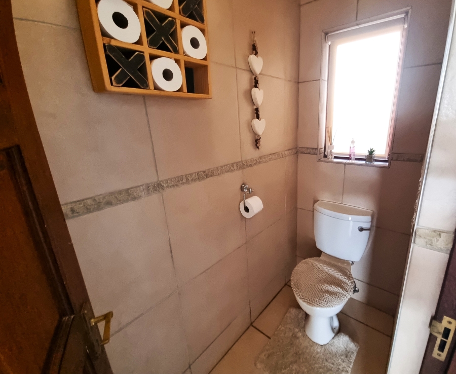 3 Bedroom Property for Sale in Hartbeesfontein AH North West